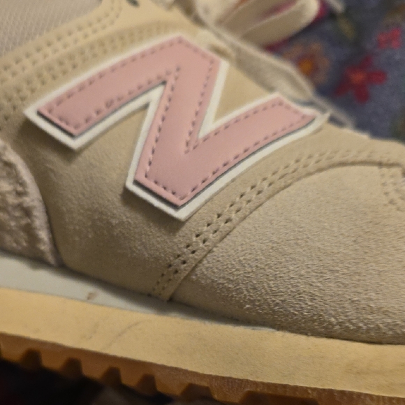 New Balance Cream and Pink Sneakers - Picture 6 of 10